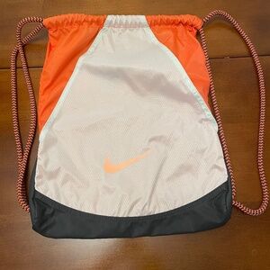 Nike drawstring workout bag.